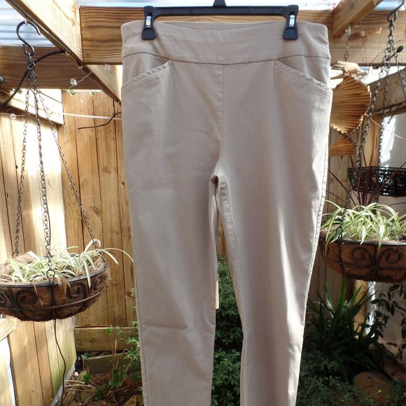 Chico's Pants - Chicos Fabulously Slimming – very light brown/taupe – stretch pull on skinny